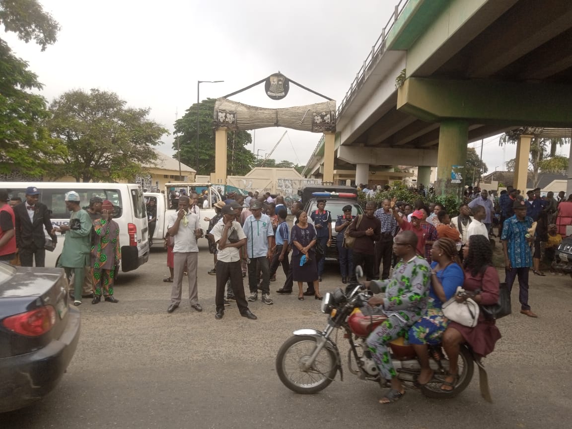 Oyo State workers protest, barricade entrances to secretariat