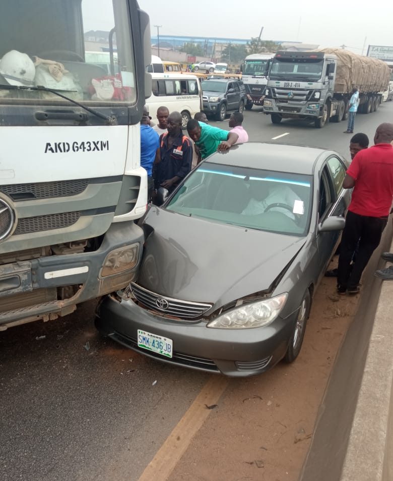 BREAKING NEWS: Truck, Car Collide On Lagos-Ibadan Highway