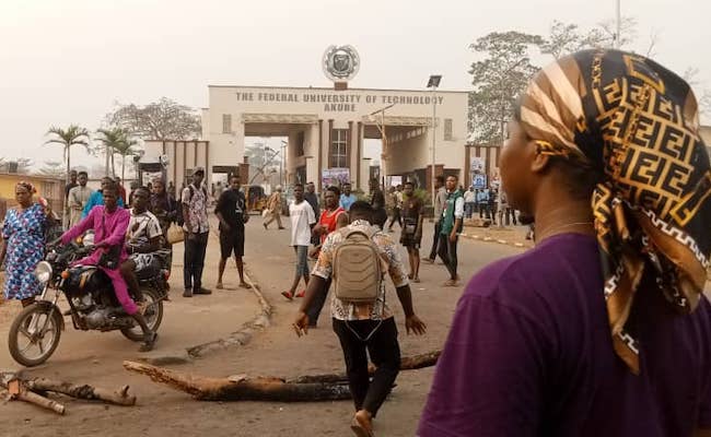 JUST IN: FUTA Students Protest Incessant Robbery Attacks