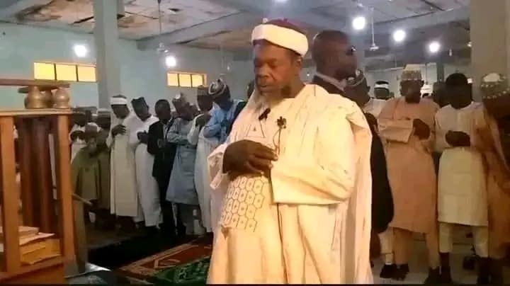 Confusion As Sokoto Cleric Defies Sultan’s Directive, Leads Eid-il-fitr Prayers Tuesday