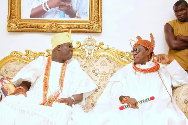 Supremacy Tussle: Oba Of Benin Suspends Aides For Pledging Allegiance To Ooni