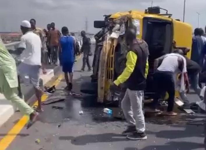 JUST-IN: Two Passengers Fall Into Lagoon In Lagos Accident