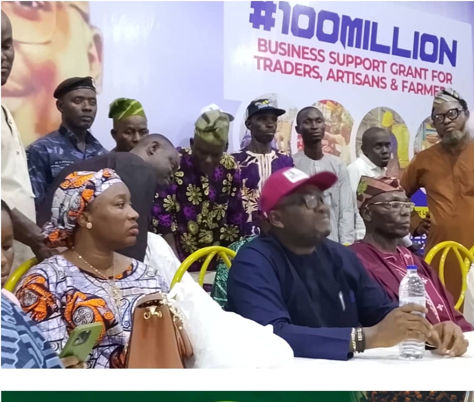 2025 Mega Empowerment: Power Minister Disburses N100m Grants to Beneficiaries in Oyo